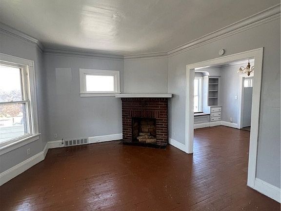 4th image of 8409 Bancroft Ave