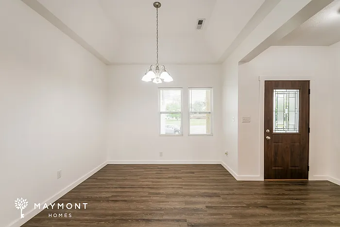 3 bed, 2.0 bath, 2000 sqft, $1,995 — Photo 2