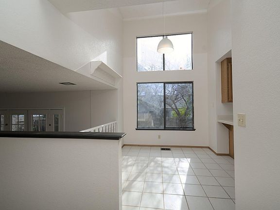 2nd image of 989 Linden Ave
