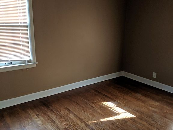 4th image of 2423 W Koenig St