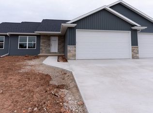 2040 White Dove Ln, Kaukauna, WI 54130