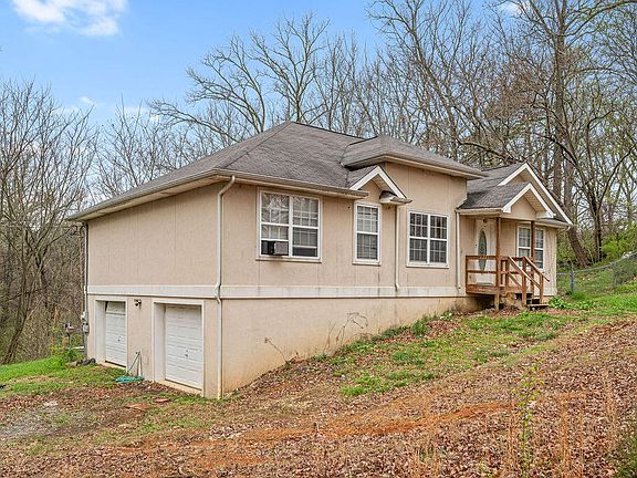 3rd image of 112 Raymond Ln