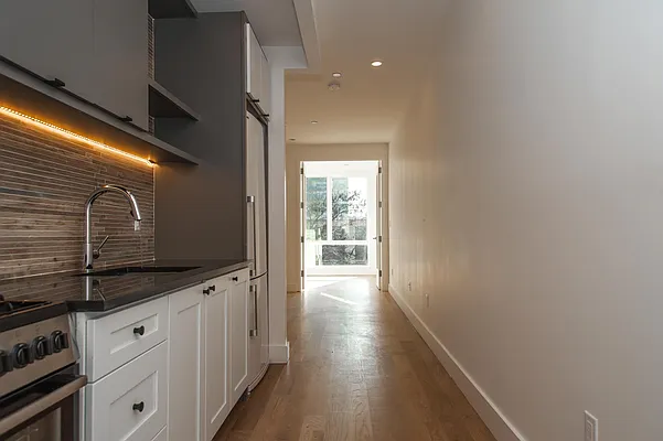 Rented by Nooklyn NYC LLC | media 46