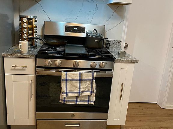 4th image of 3140 S Lowe Ave #2R