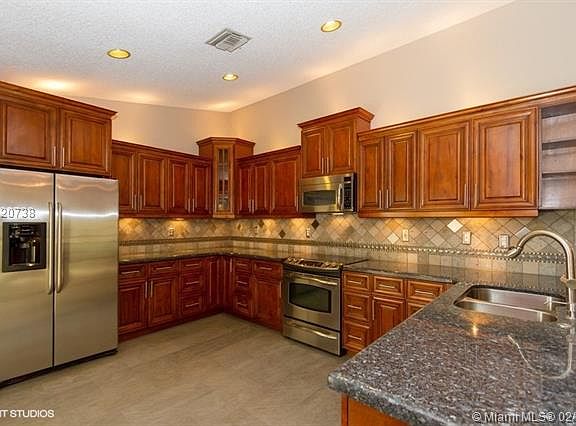 4th image of 4369 NW 103rd Ave