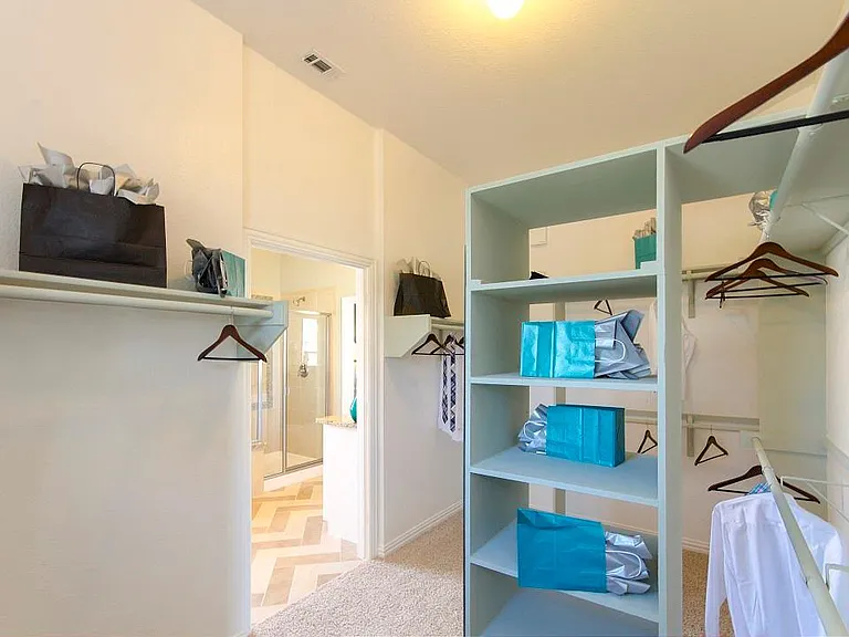 6105 Claridge Ln — Photo 9