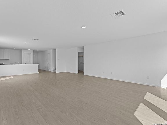 5th image of 104 Vista View