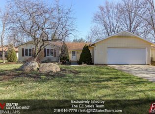 6095 Oakwood Cir, North Ridgeville, OH 44039