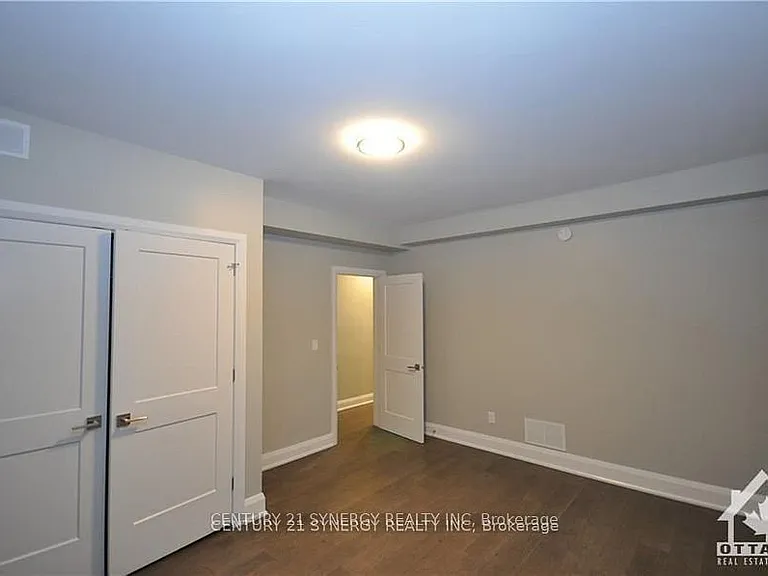 571 McLeod St #2 — Photo 13