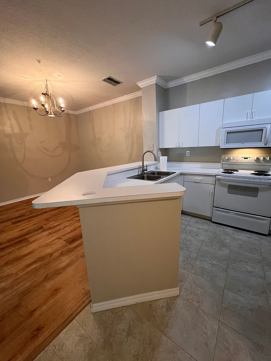 Building Photo - 520 Florida Club Blvd #101