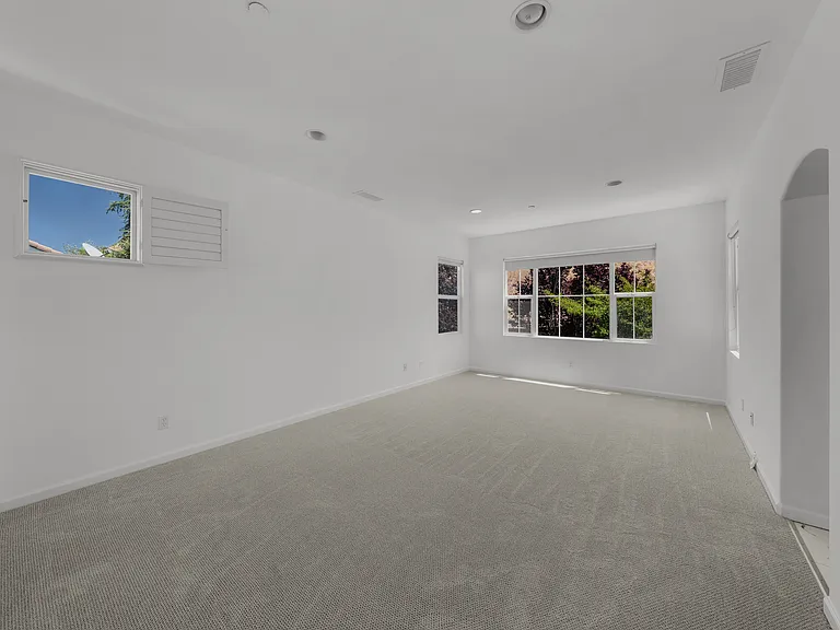 100 Portsmouth Dr — Photo 25