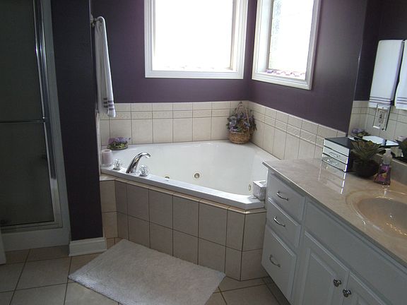 4th image of 3903 Muirfield Dr