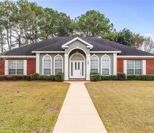 3909 Saint Andrews Loop W