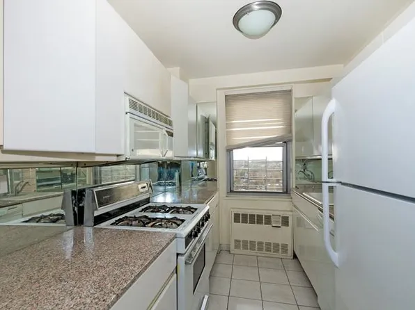 70-25 Yellowstone Boulevard image 1 of 13