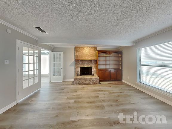 3rd image of 2819 Hedgeway Dr
