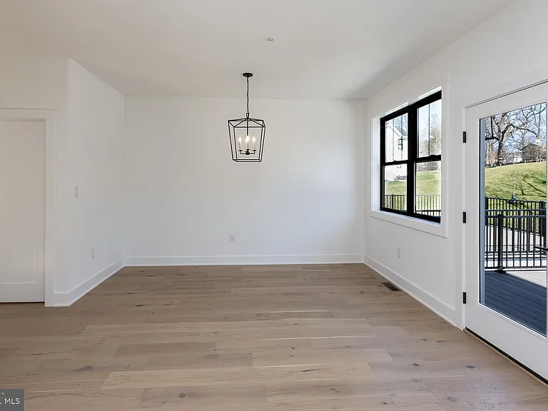 981 Henry Ave — Photo 31