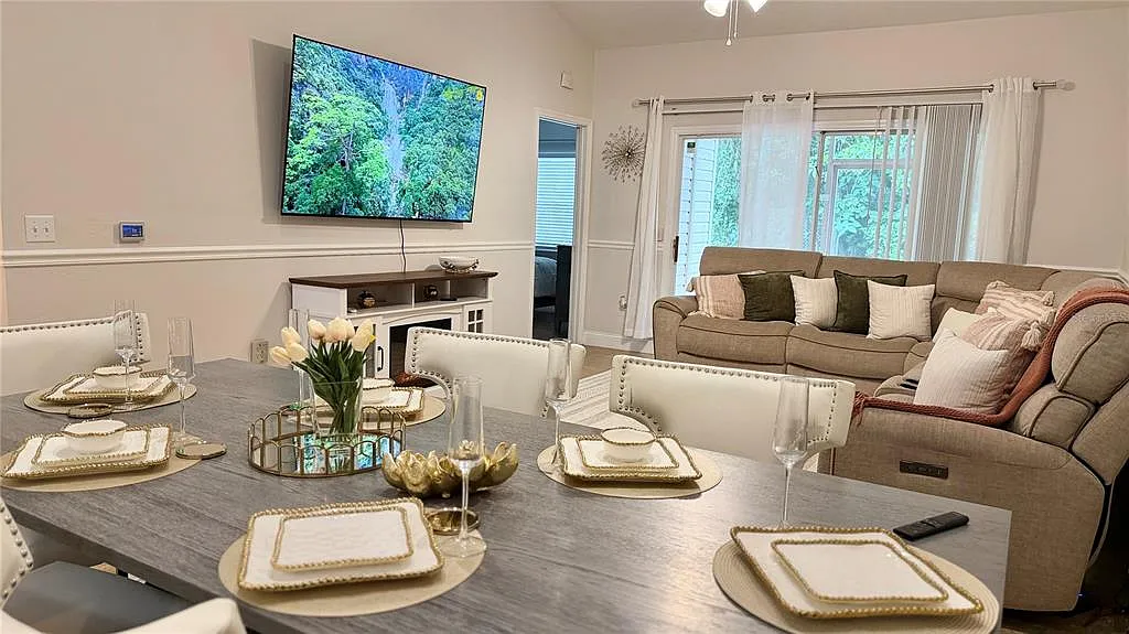 2 bed, 2.0 bath, 1134 sqft, $2,400 — Photo 3