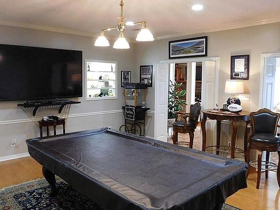 3rd image of 2354 Park Place Dr