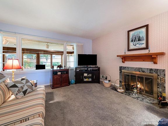 3rd image of 1115 Clague Ave