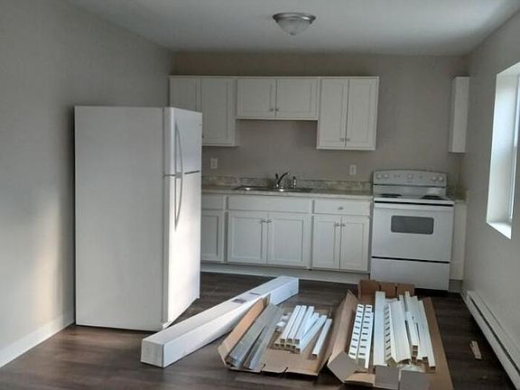 5th image of 2401 Charles St APT 15