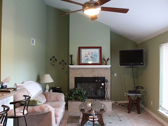 3rd image of 110 Sunridge Park