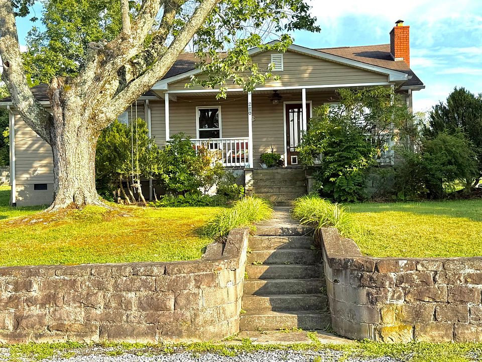 1st image of 220 E Maple Ave