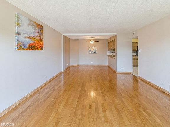 5th image of 440 E Montrose Ave APT 202