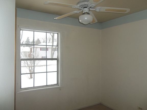 4th image of 13 S Cedar Ln