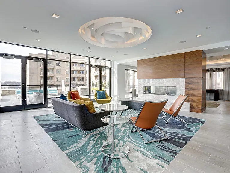 Solaire 7077 Woodmont — Photo 5