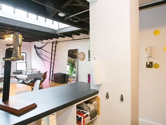 5th image of 102 W 14th St Fl 3