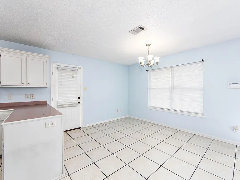 207 Evelyn Ave — Photo 9