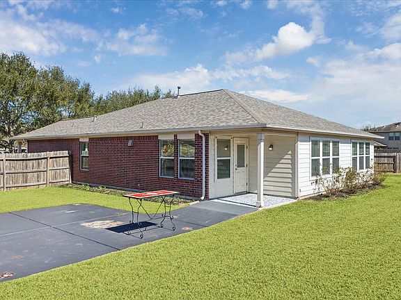 5th image of 1034 Clover Leaf Ct