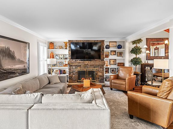 5th image of 130 Saint Julien St #27-B