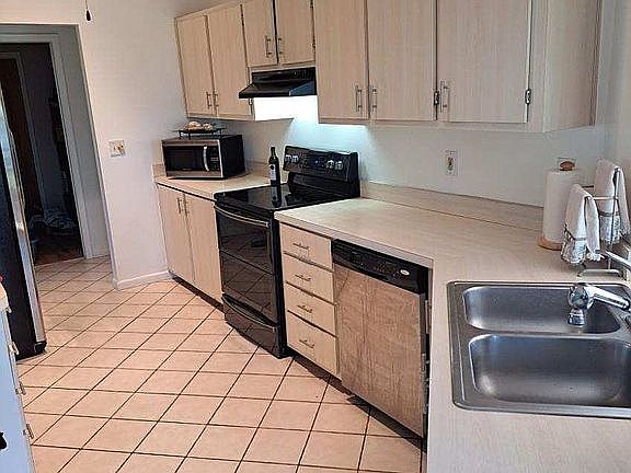 5th image of 1407 SE 21st St