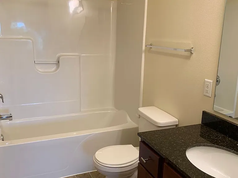 West Lake II Apartments — Photo 30