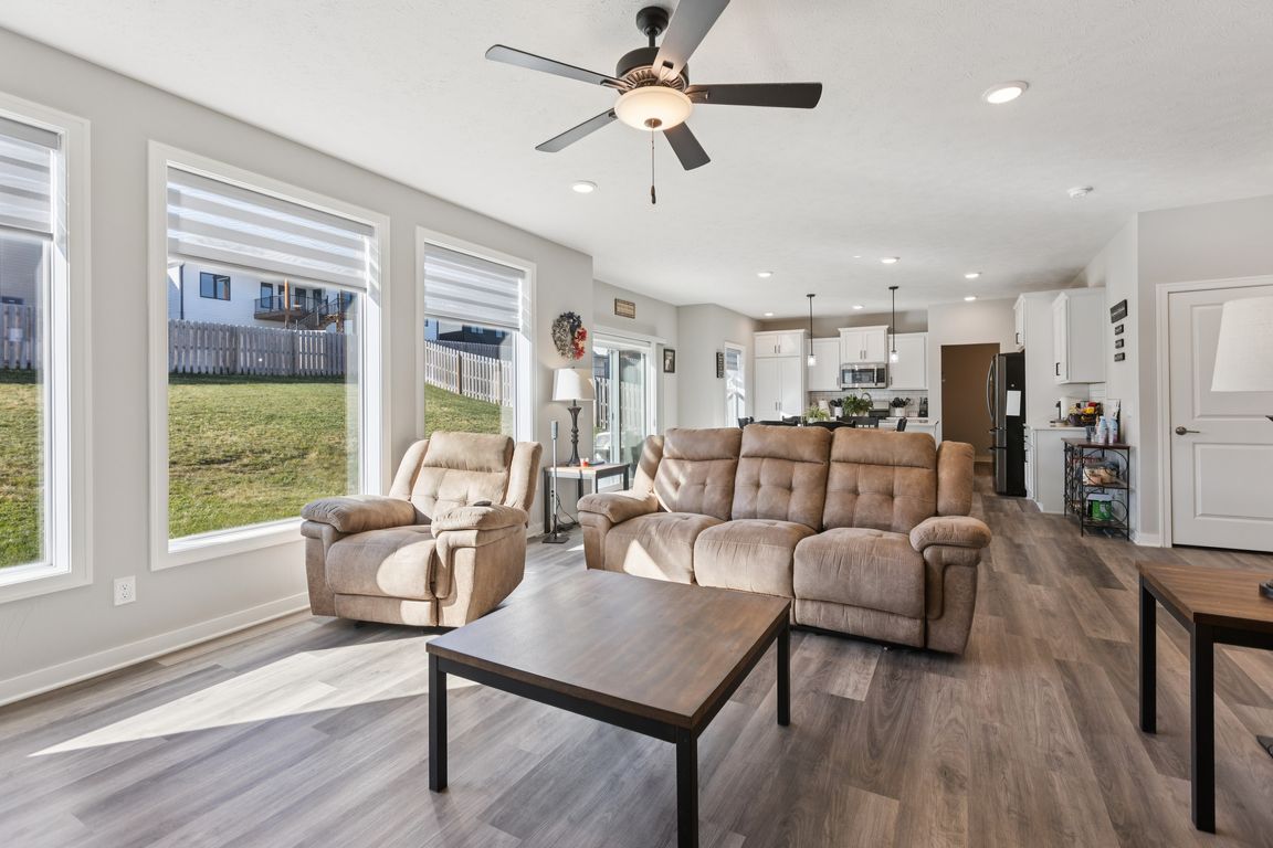 next background image