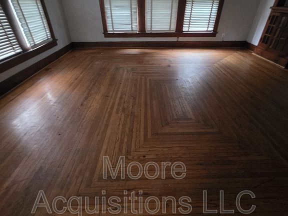 2nd image of 415 W Rainey St