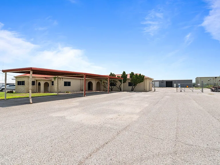 2404 S US Highway 281 #1 — Photo 48