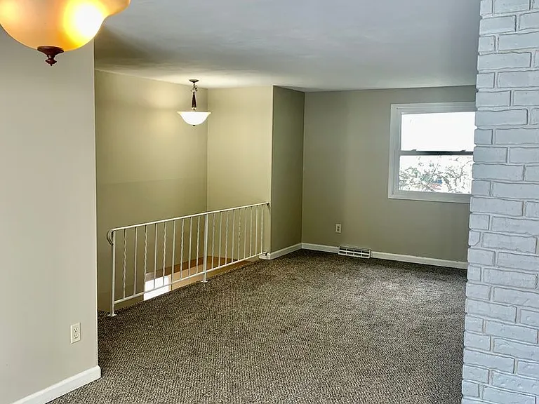 8038 Evesborough Dr — Photo 26