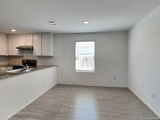 226 Hollywood Dr — Photo 6