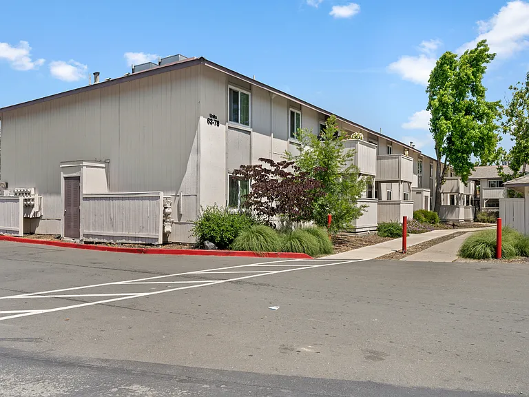 Delta Pines Apartments — Photo 8