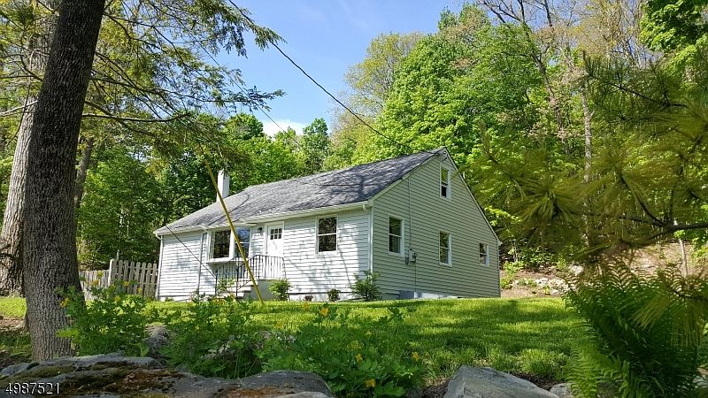 1st image of 2097 Lakeside Dr W