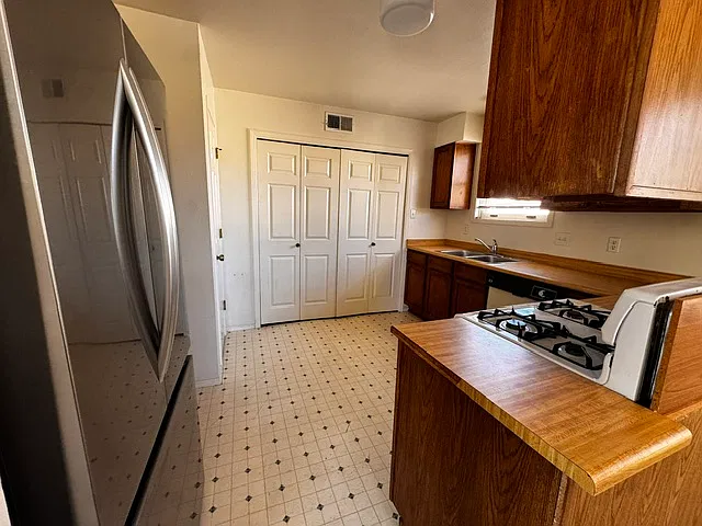 2 bed, 1093 sqft, $1,775 — Photo 3
