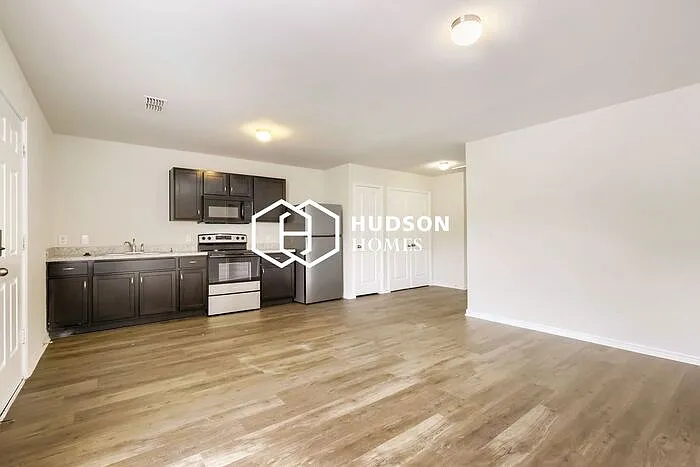 3420 Marshall St #B — Photo 5
