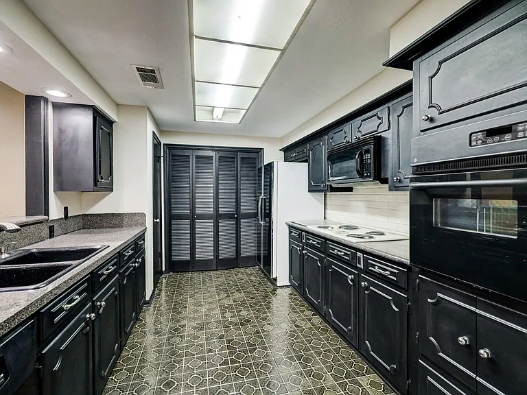 1422 Walnut Bend Ln #1/14 — Photo 4