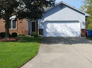 13292 Golden Cir, Fenton, MI 48430