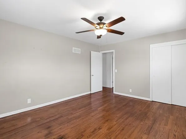 5305 W 79th St, Prairie Village, KS 66208