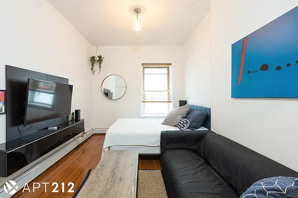 Rented by APT212 INC | media 9