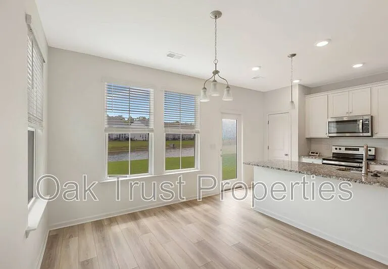 500 Trotters Ln — Photo 15