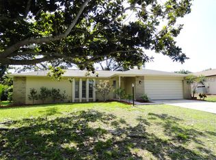 8176 Coachlight Cir, Seminole, FL 33776